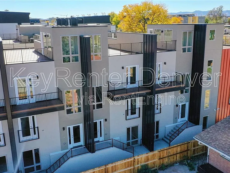 1930 N Grove St #3 — Photo 2