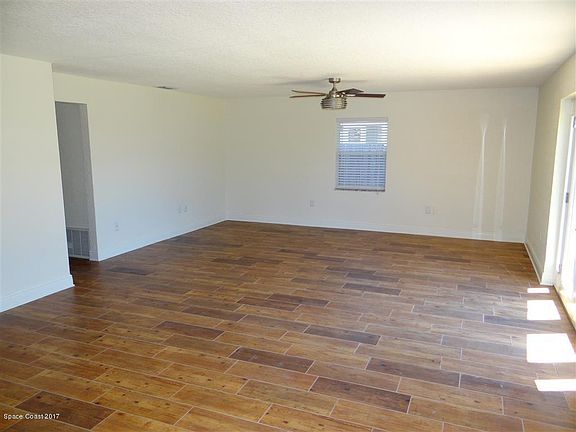 5th image of 127 Anona Pl