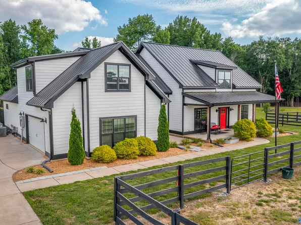 1688 Union Chapel Rd, Union Grove, AL 35175