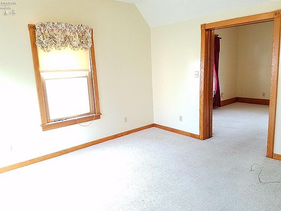 5th image of 68 Oak St