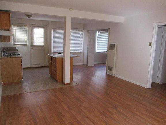 3rd image of 541 S El Molino Ave APT C