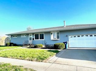 1908 Angle St, Muscatine, IA 52761