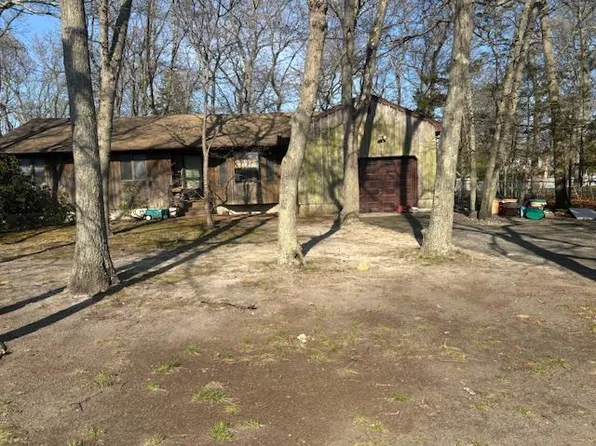 666 N Gillette Avenue N, Bayport, NY 11705