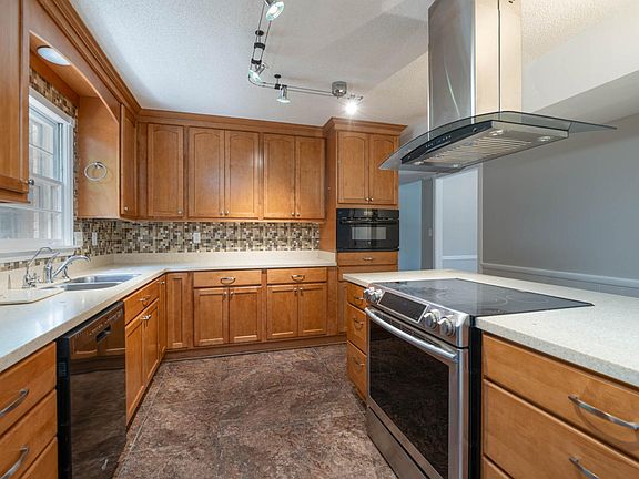 5th image of 608 Mountain Gap Dr SE