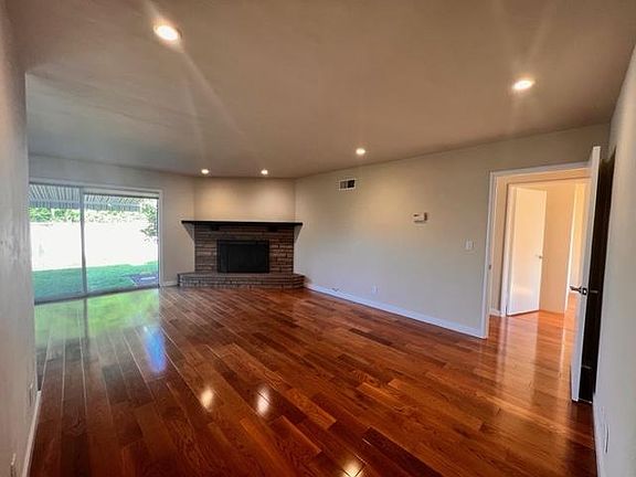 5th image of 2446 Villa Nueva Way