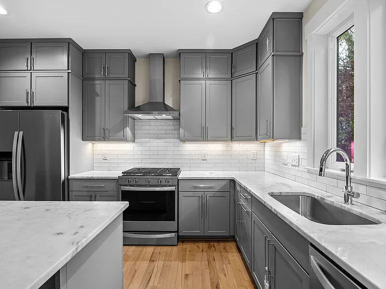 917 S Blount St S — Photo 11