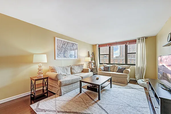 Rented by Modern Spaces | media 10