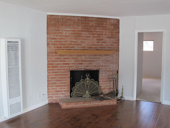 3rd image of 411 Frances St