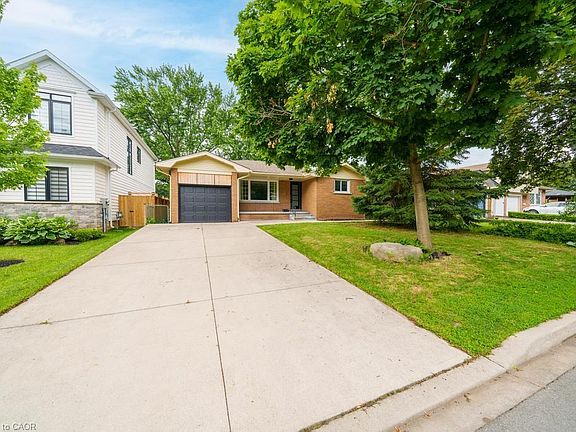 3rd image of 662 Montego Cres