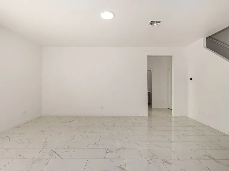 24409 W Sheraton Ln — Photo 9