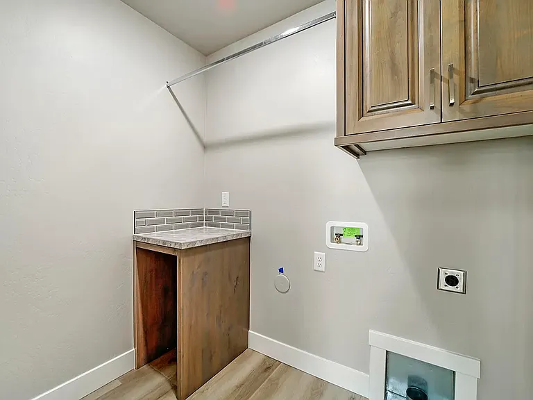 185 Woody Way — Photo 9