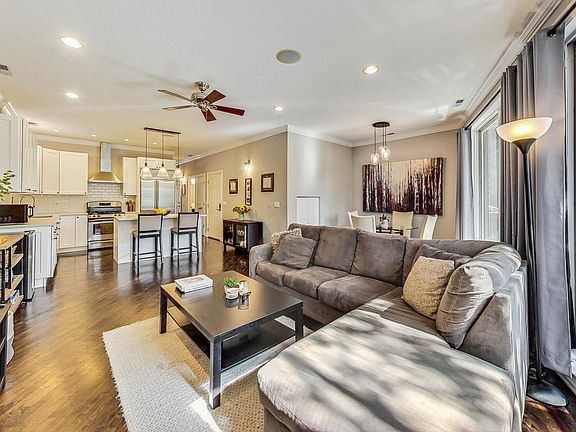 3rd image of 1526 W Chicago Ave APT 2