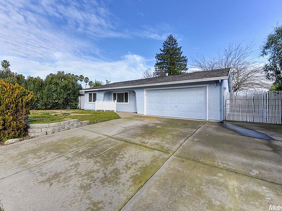 3rd image of 243 Montrose Dr