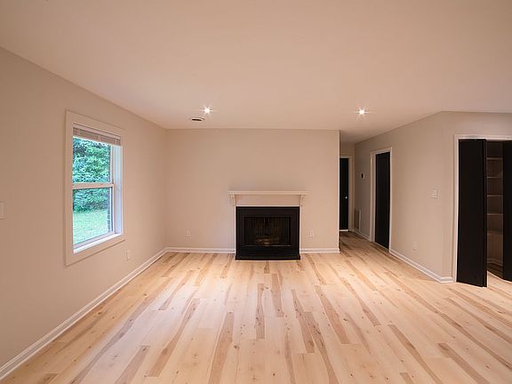 3rd image of 638 Kirtley Way
