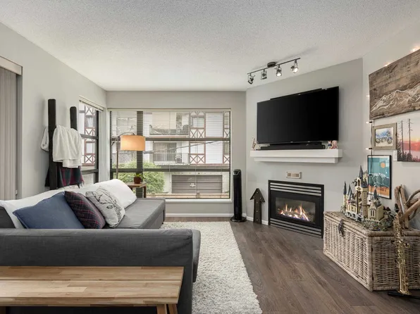 124 3rd St W #305, North Vancouver, BC V7M 1E8