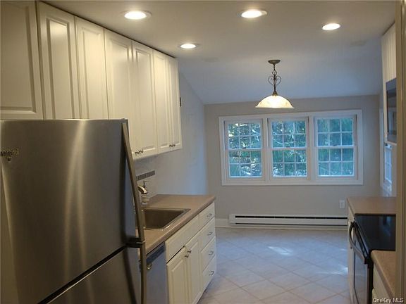 3rd image of 1302 Holly Stream Ct