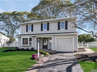 5 Mueller Dr, Selden, NY 11784