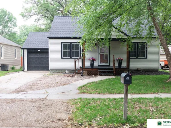 1318 N Kiplinger Ave, York, NE 68467