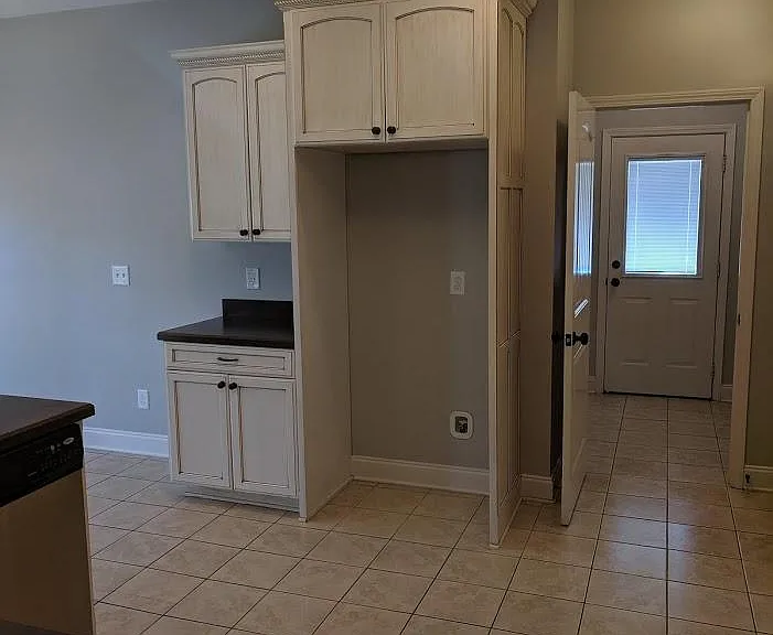 209 Artesa Dr — Photo 5