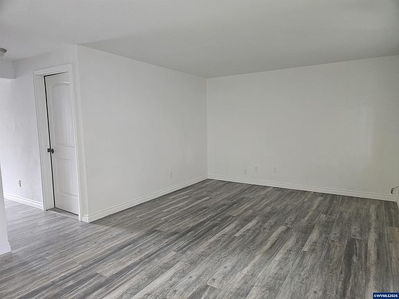 3rd image of 1060 Park Ave APT A2