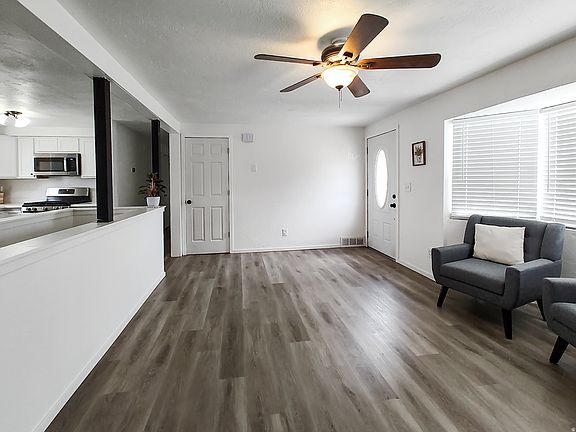 4th image of 358 S Center St