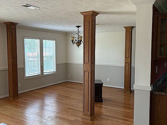 2nd image of 121 Hideaway Rd