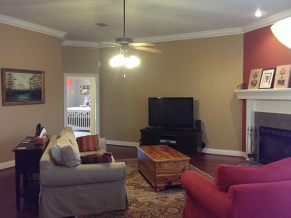 2nd image of 5781 Aspen St