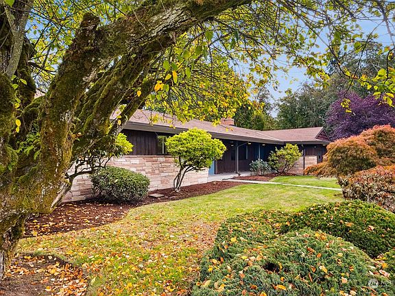 3rd image of 13104 Shorewood Drive SW