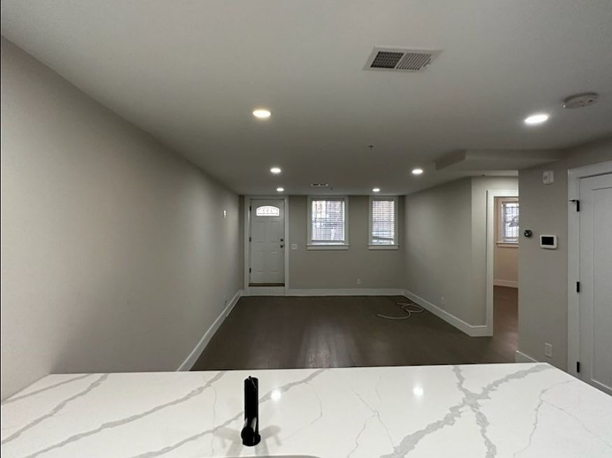 1st image of 533 Newbury St #1