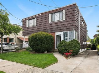 6422 136th St, Flushing, NY 11367