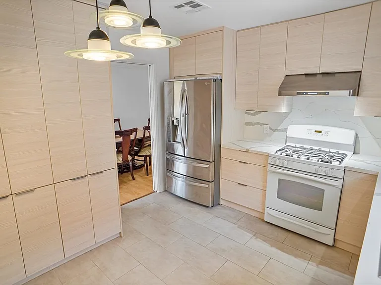 600 W Stocker St #316 — Photo 3