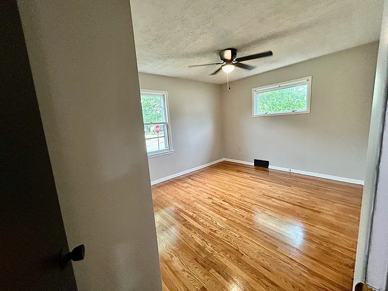 4104 Burton Ave — Photo 9