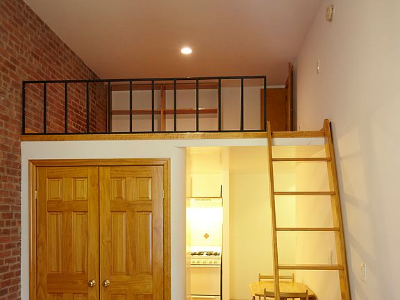 3rd image of 319 W 76th St APT 5