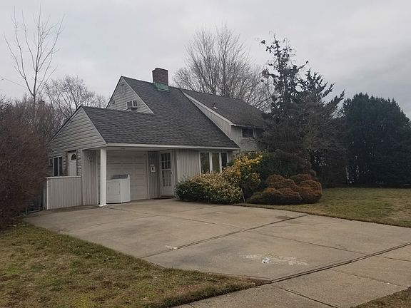 2nd image of 11 College Ln