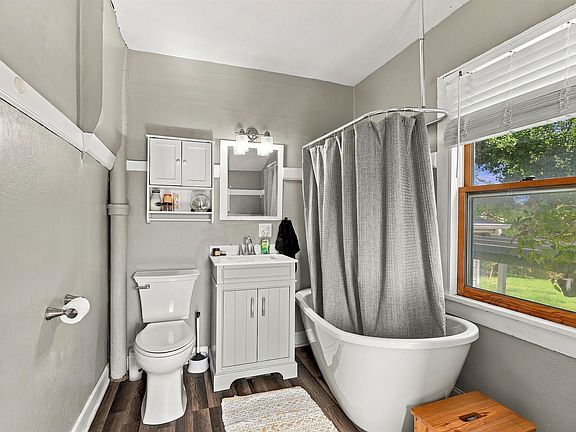 4th image of 134 Sarah St
