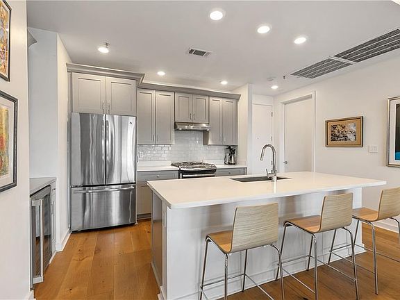 4th image of 8616 Oak St Unit 203