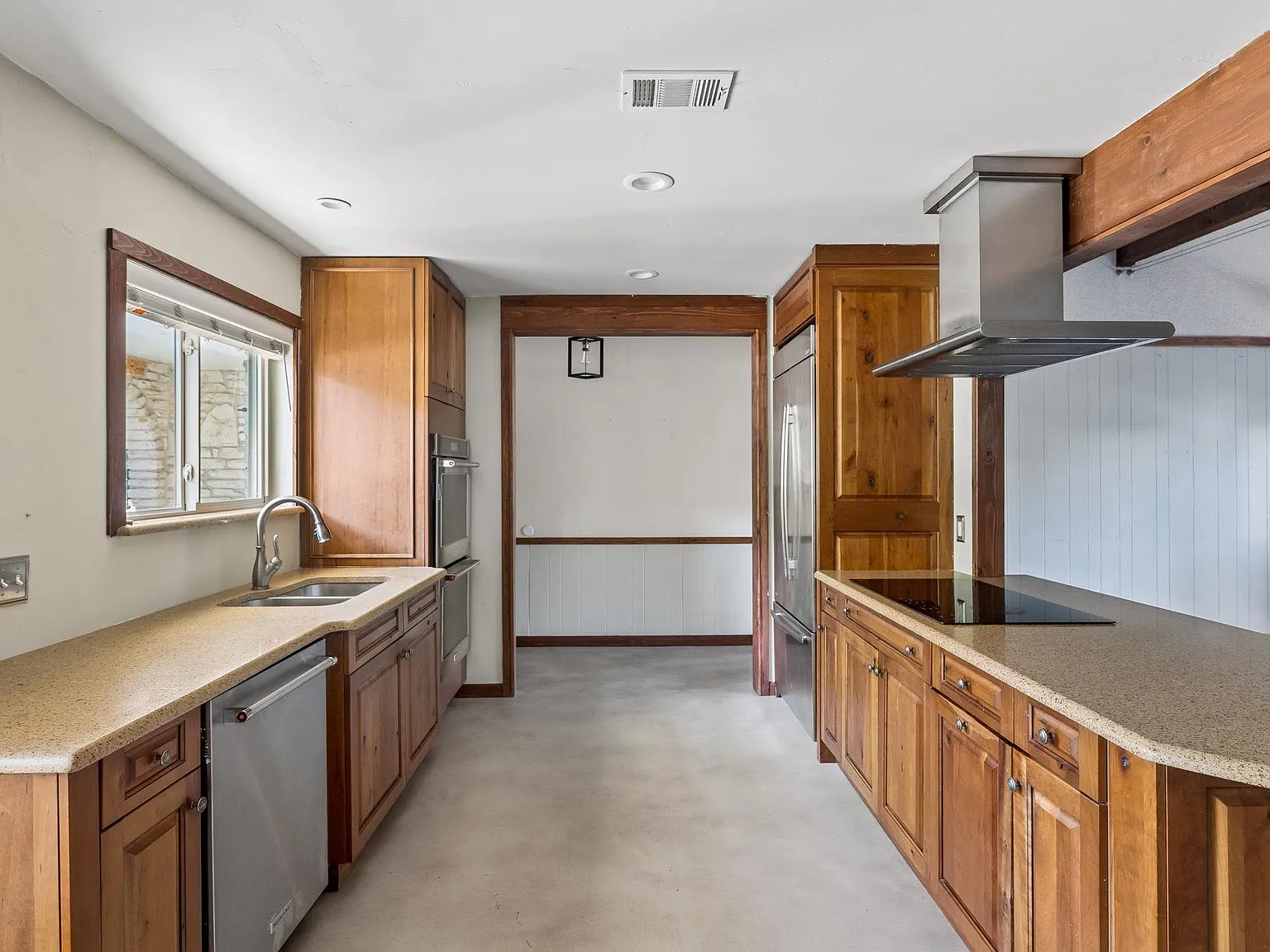 3 bed, 2.0 bath, 1416 sqft, $2,400 — Photo 4