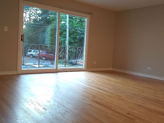 3rd image of 6720 N Damen Ave #11337608