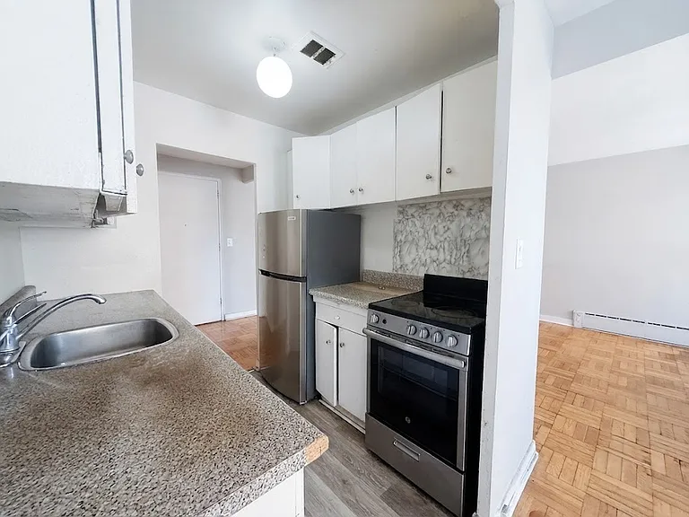 420 Eglinton Ave E #406 — Photo 2