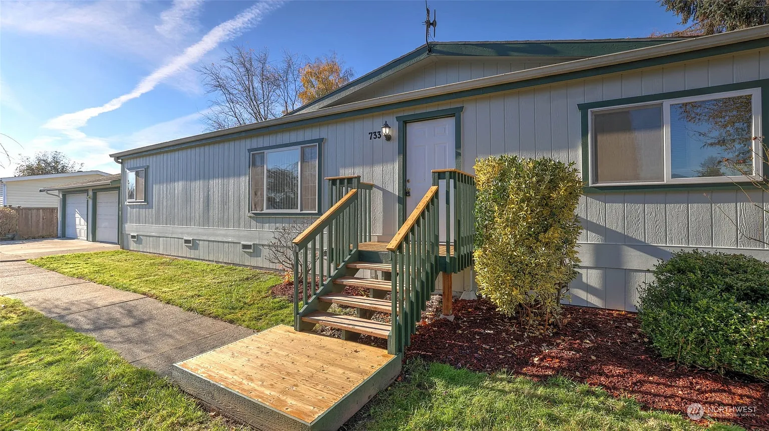 733 Algona Boulevard N photo 1