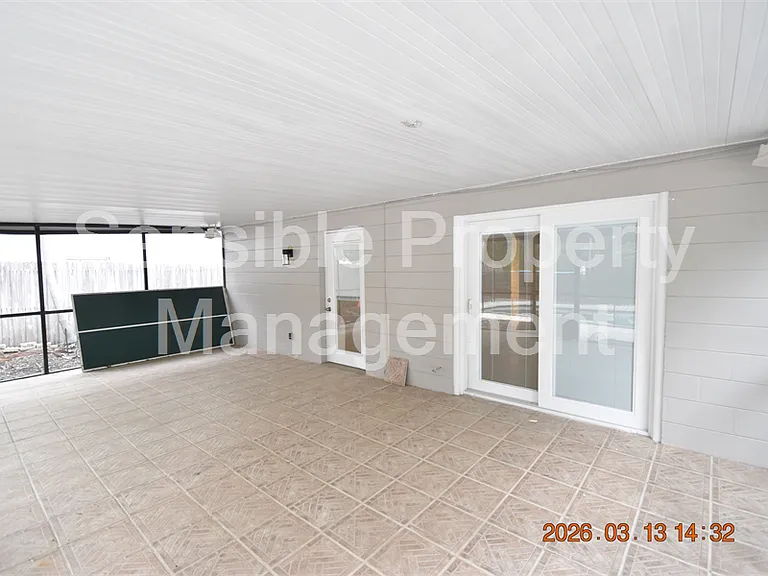 528 Suwanee Cir — Photo 36