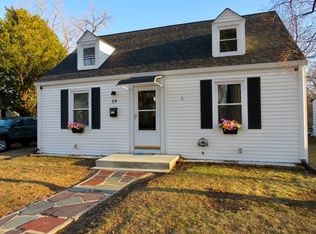 39 Balfour Dr, Springfield, MA 01118