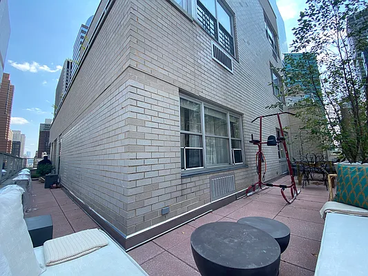 Rented by Oxford Property Group | media 72