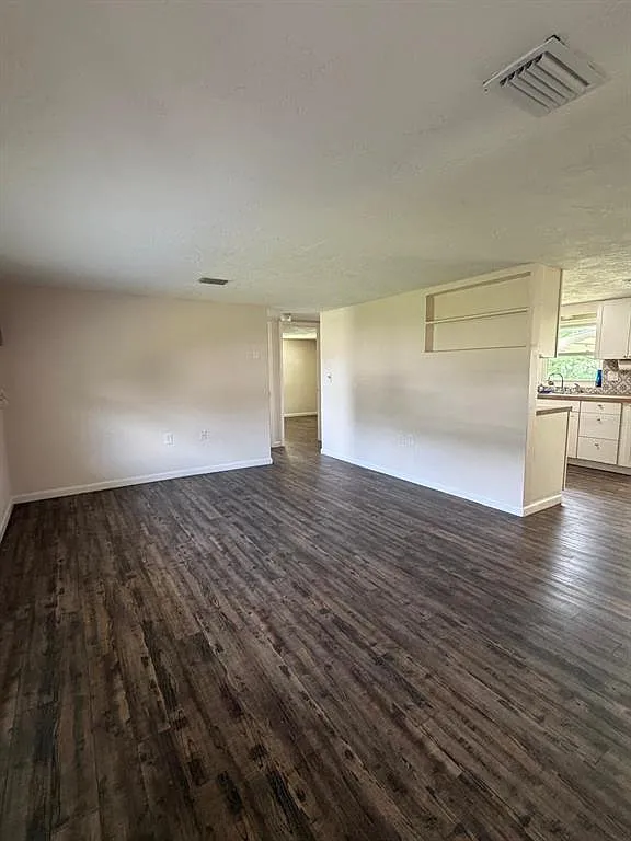 2 bed, 1.0 bath, 1056 sqft, $1,350 — Photo 4