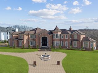 11 Grasmere Ct, Livingston, NJ 07039