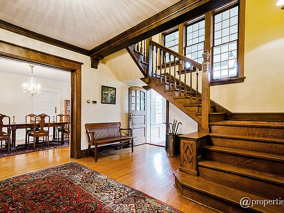 Foyer/Dining Room
