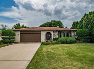 1849 Fitzgerald Rd, Woodridge, IL 60517