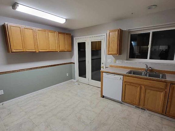 3rd image of 9900 Grange Dr #C