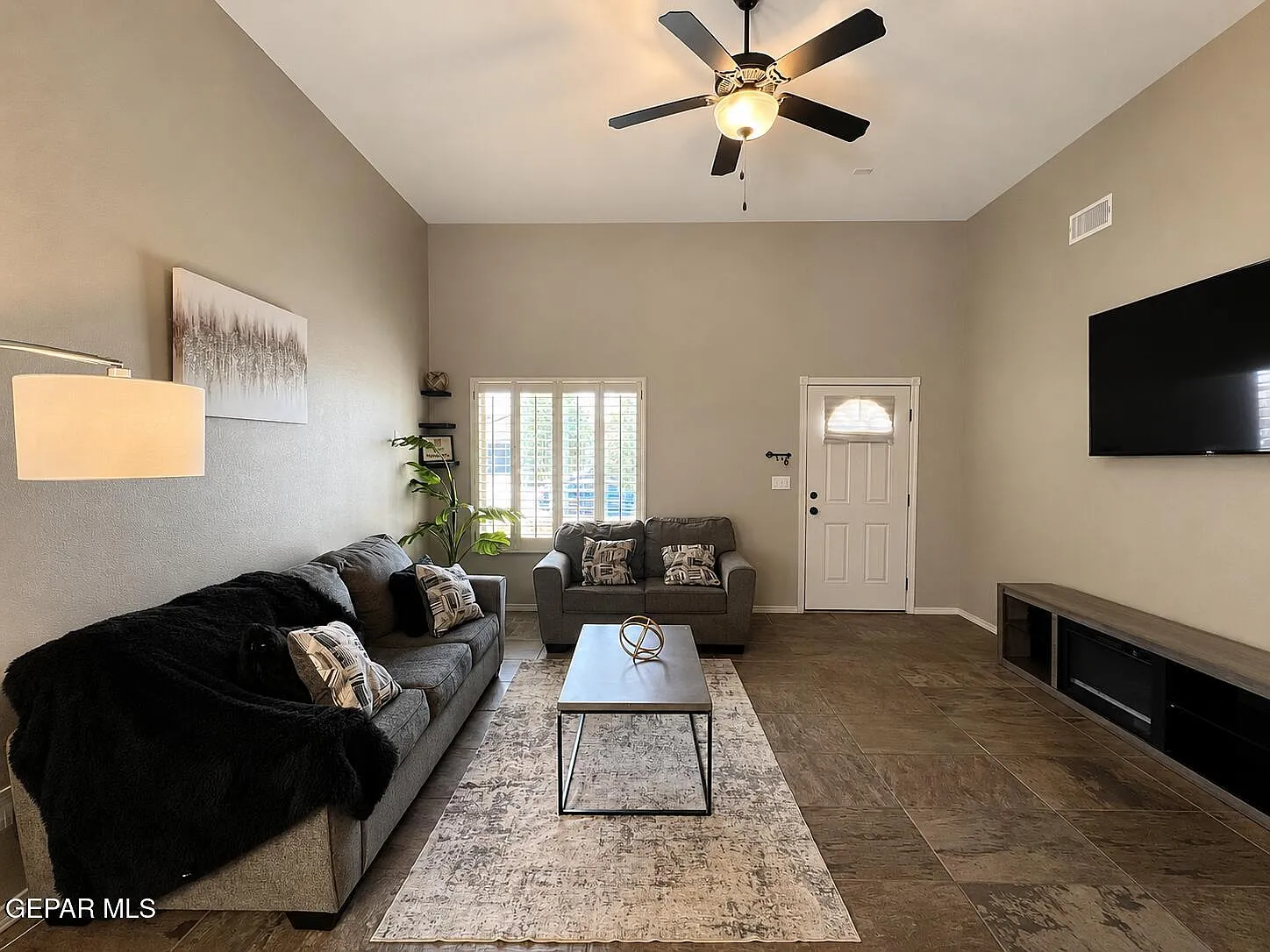 4 bed, 2.0 bath, 1373 sqft, $1,725 — Photo 4