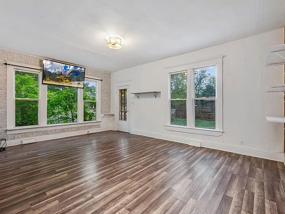 3rd image of 424 W 5th St